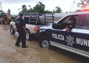 02 Llama alcalde Oscar Leggs Castro a prevenir accidentes con las lluvias que se presentan en Los Cabos 1