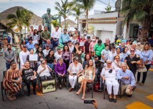 01 Entrega alcalde Oscar Leggs Castro reconocimientos a las familias fundadoras de El Médano en CSL (5)