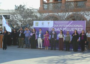 FOTO 3 ALCALDE LUCHA HISTÓRICA MUJERES
