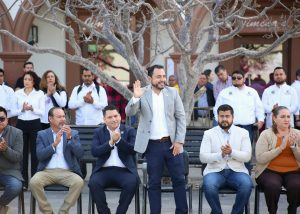 FOTO 4 ALCALDE HONORES A LA BANDERA