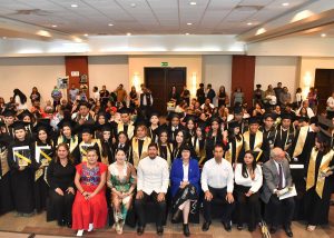 FOTO 4 EGRESADOS UABCS EXTENSIÓN LOS CABOS