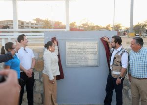 FOTO 4 ALCALDE ENTREGA EMPASTADO AGUAJITOS