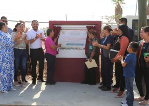 FOTO 6 ALCALDE ENTREGA PAVIMENTACIÓN COL. LOMAS DE ROSARITO
