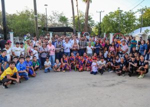 ALCALDE ENTREGA PARQUE INFANTIL MIRAFLORES 1