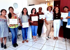 ENTREGA CONSTANCIAS CENTROS DESARROLLO COMUNITARIO 3