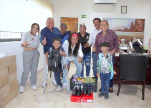 DELEGACIÓN CSL ENTREGA APOYOS 1