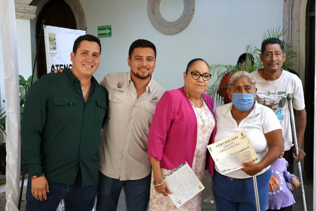 ENTREGA APOYOS ECONÓMICOS ASISTENCIALES 1