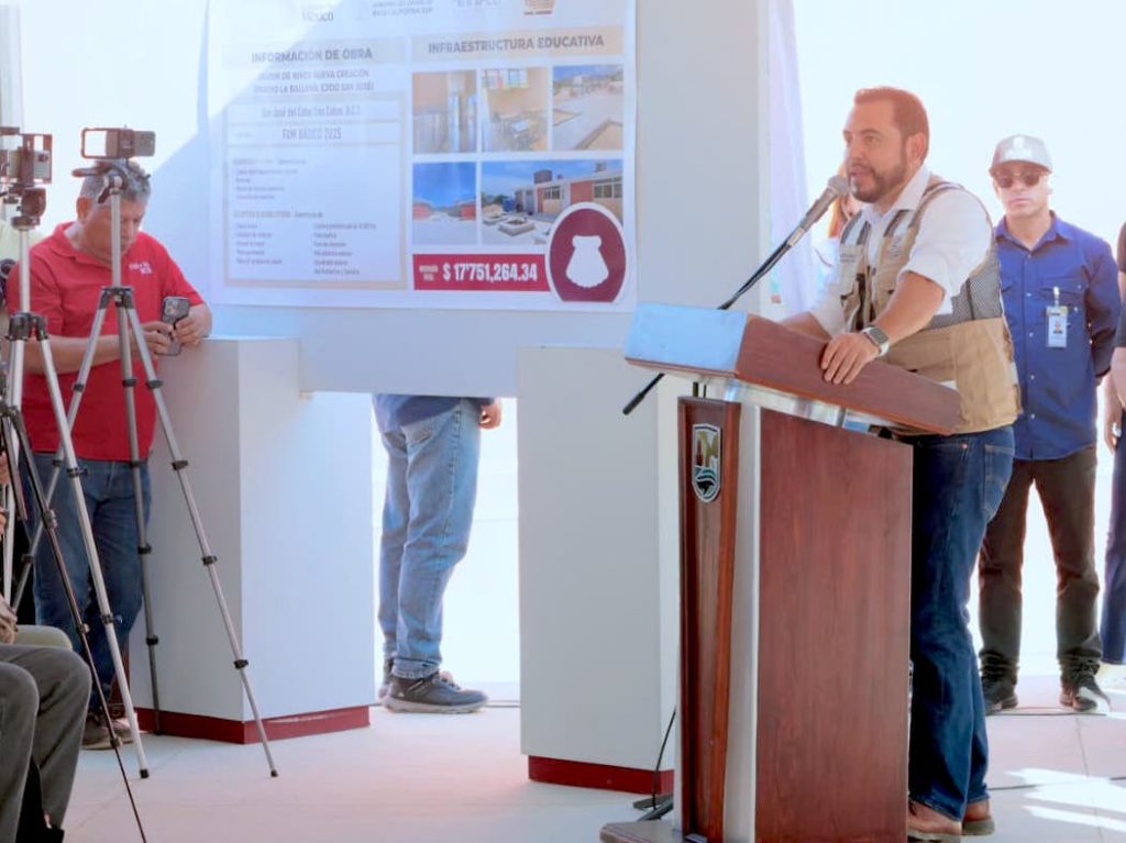 ENTREGA DE PLANTELES EDUCATIVOS EN LA BALLENA 1