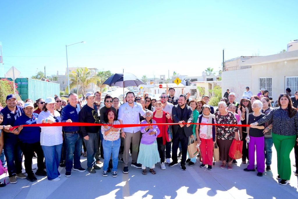 ALCALDE ENTREGA PAVIMENTACIÓN INTEGRAL COL CANGREJOS CSL 1