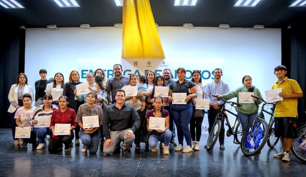 INJUVE ENTREGA APOYOS IMPULSO EMPREDEDOR – APOYO MADRE JOVEN 1