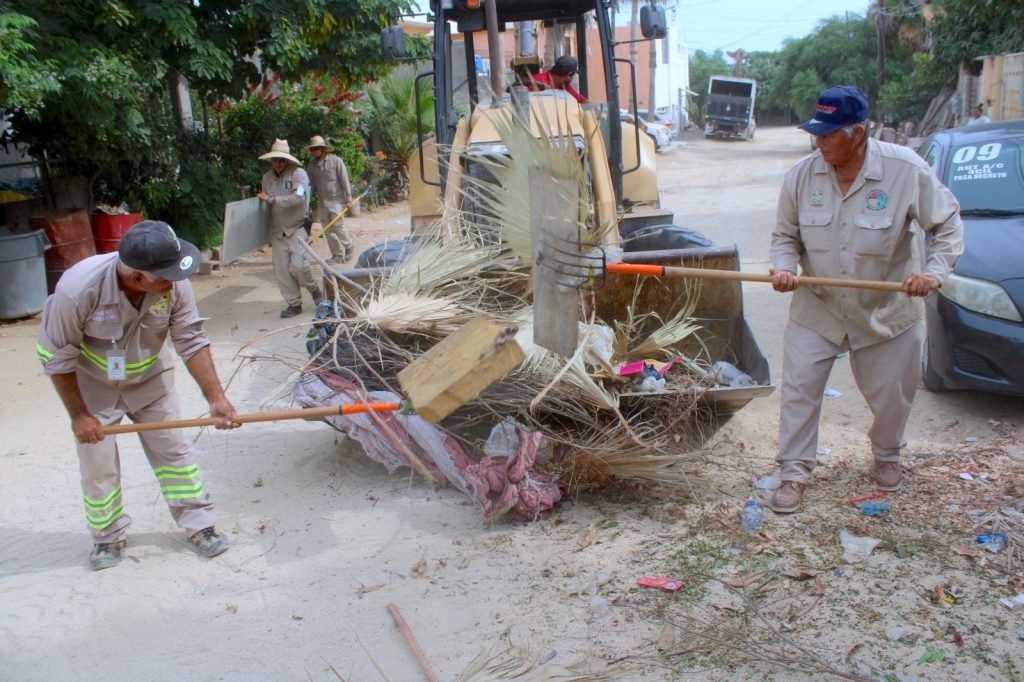 SERVICIOS PÚBLICOS RECOLECCIÓN DE RAMAS Y CACHARROS SANTA ROSA 1